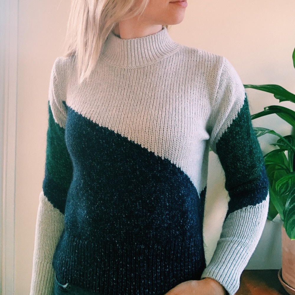 Banana Republic XXS sweater- never worn!
